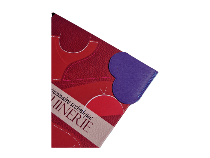 marque page coeur - cuir violet - finition bleu ciel - maroquinerie artisanale Haute-Savoie